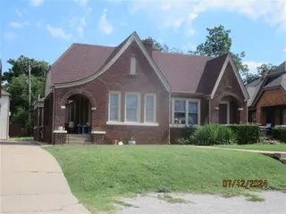 Sold home at 909 East Drive