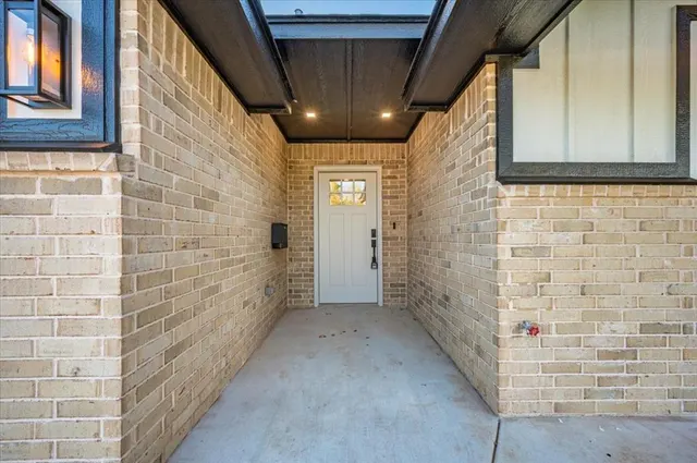 Photo 5 — 606 NW 95th Street, Oklahoma City, OK 73114