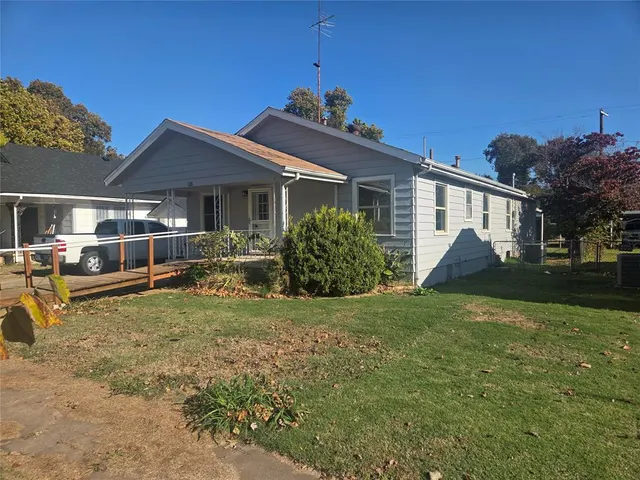 Front exterior — 128 N Cherry Street, Pauls Valley, OK 73075