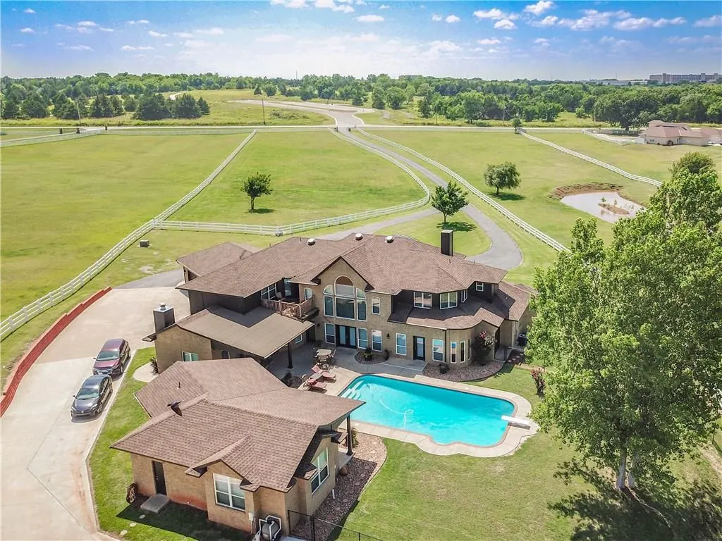 Front exterior — 2701 SE 36th Avenue, Norman, OK 73026
