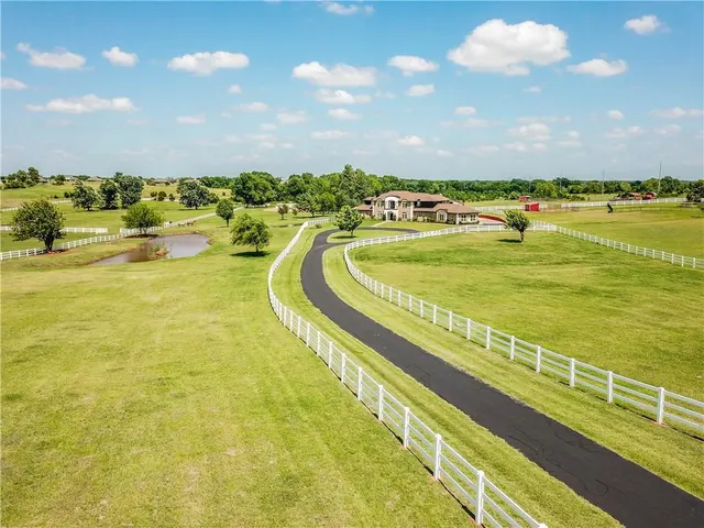 Photo 2 — 2701 SE 36th Avenue, Norman, OK 73026