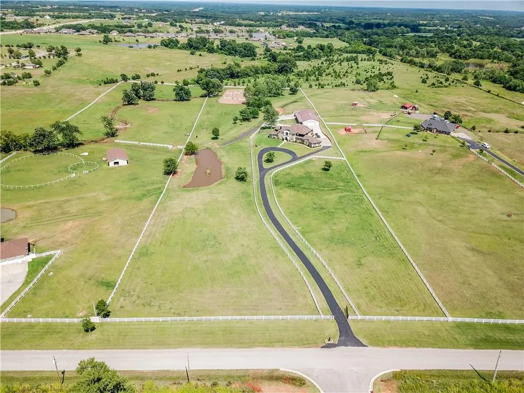 Photo 3 — 2701 SE 36th Avenue, Norman, OK 73026