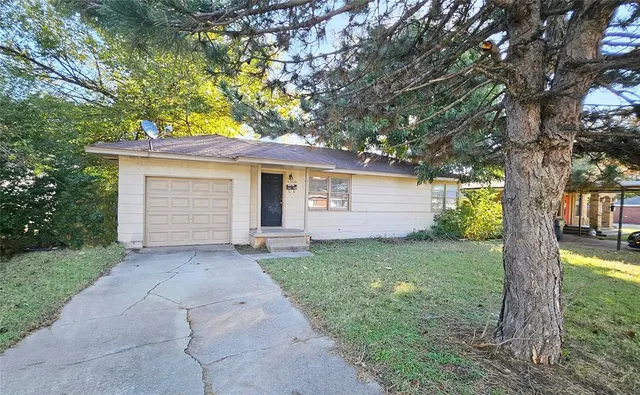 Front exterior — 4304 N Libby Avenue, Warr Acres, OK 73122