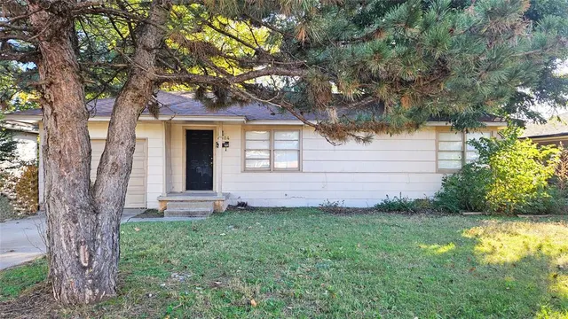 Photo 2 — 4304 N Libby Avenue, Warr Acres, OK 73122