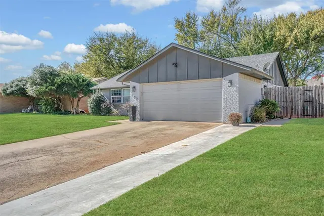 Photo 3 — 107 Sondra Dr. Drive, Elk City, OK 73644