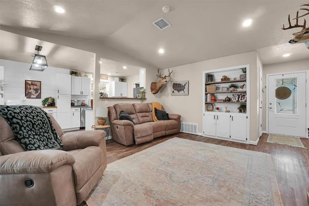 Photo 6 — 107 Sondra Dr. Drive, Elk City, OK 73644