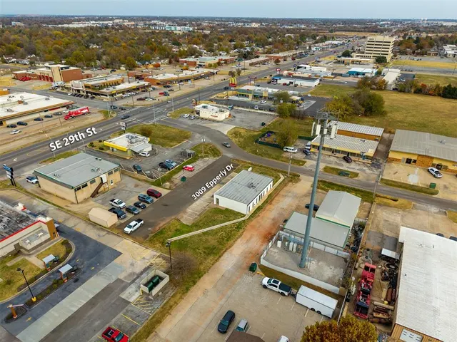 Photo 3 — 3009 S Epperly Drive A, Del City, OK 73115