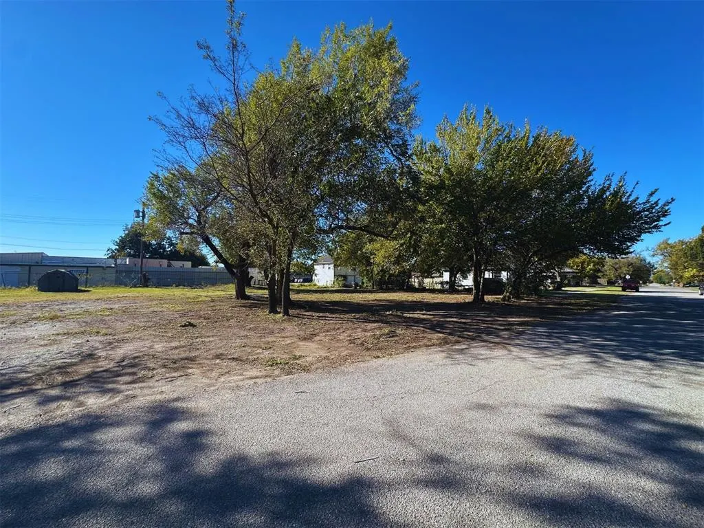 Photo 3 — 607 W London Street, El Reno, OK 73036