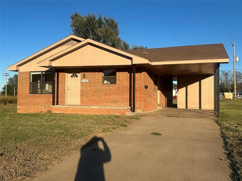 Front exterior — 416 S County Line Road, Geary, OK 73040