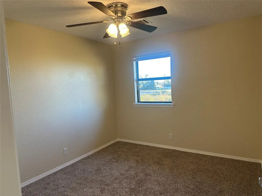 Photo 9 — 416 S County Line Road, Geary, OK 73040
