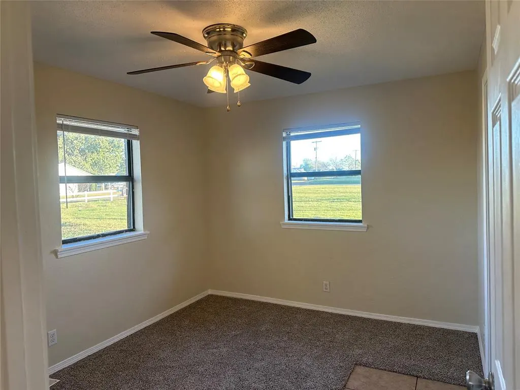 Photo 11 — 416 S County Line Road, Geary, OK 73040