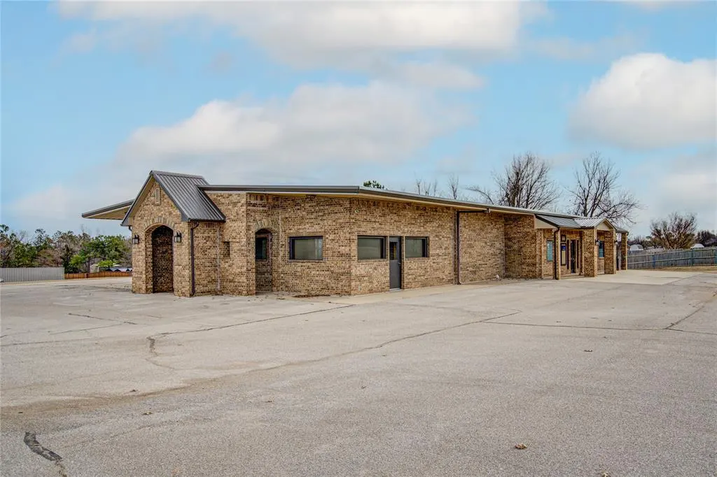 Front exterior — 2830 NW 32nd Street 100 & 300, Newcastle, OK 73065