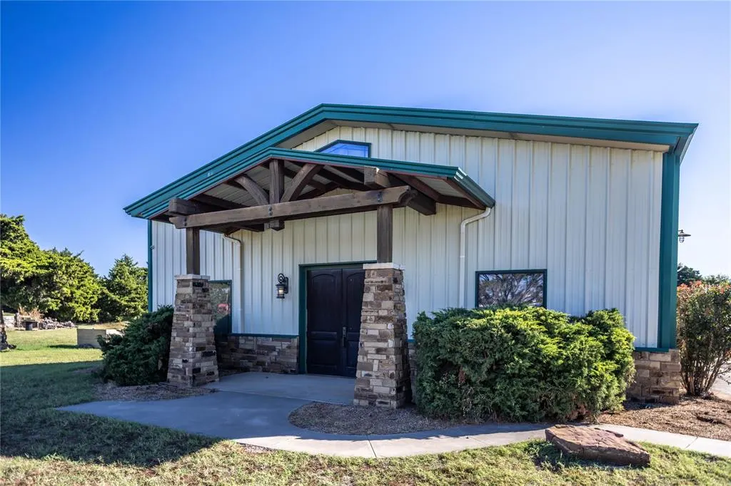 Photo 2 — 1601 Corbin Lane, Weatherford, OK 73096