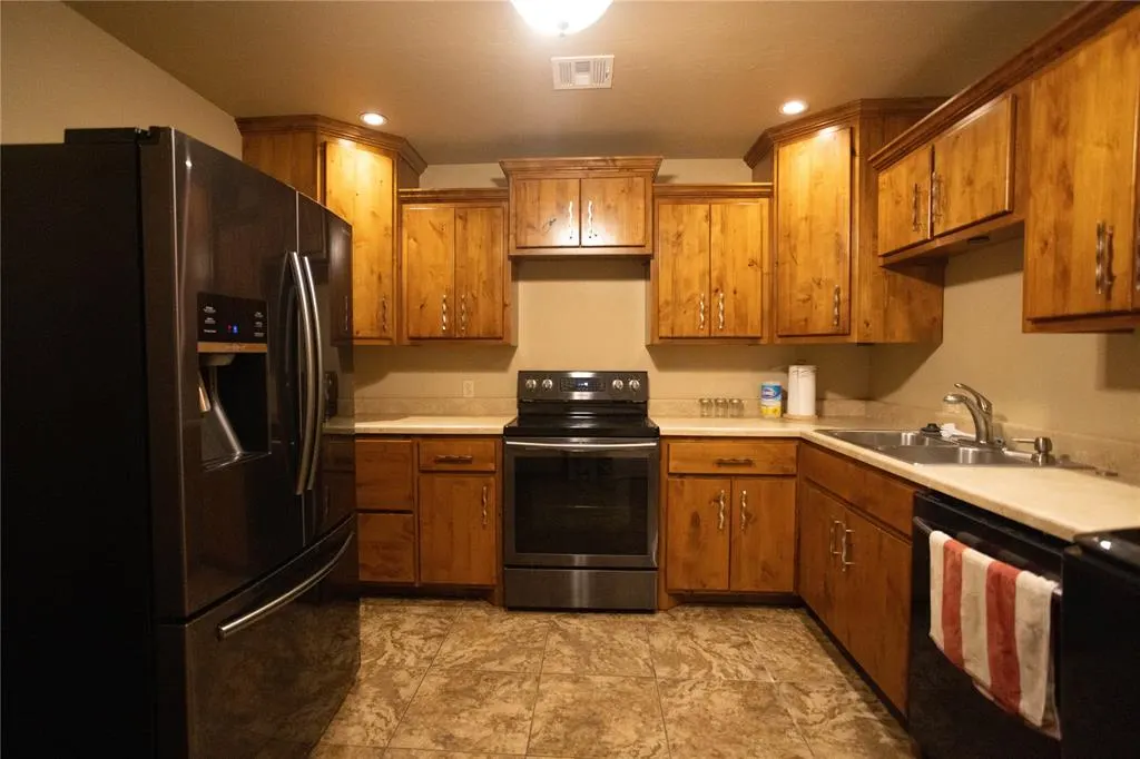 Photo 3 — 1601 Corbin Lane, Weatherford, OK 73096