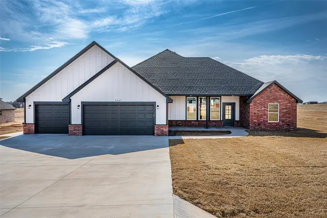 Photo 2 — 2447 Sierra Circle, Blanchard, OK 73010