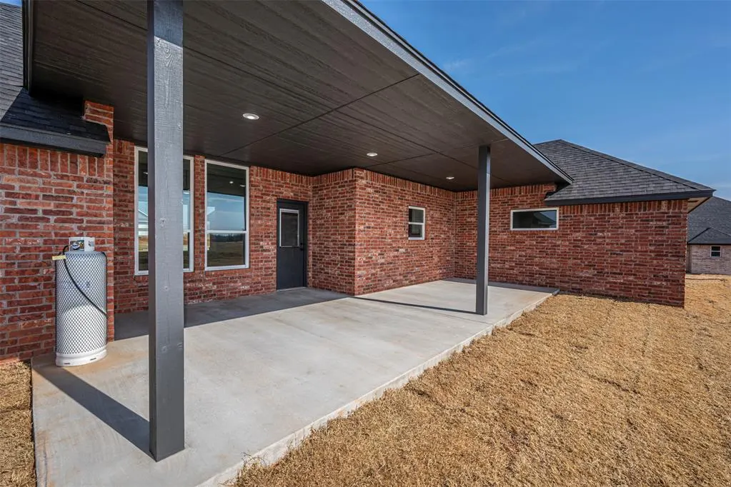 Photo 5 — 2447 Sierra Circle, Blanchard, OK 73010