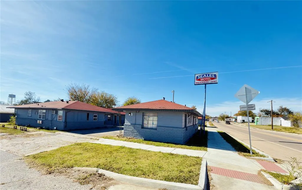 Photo 3 — 301 W Broadway Avenue, Seminole, OK 74868