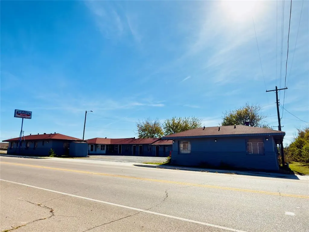 Photo 4 — 301 W Broadway Avenue, Seminole, OK 74868