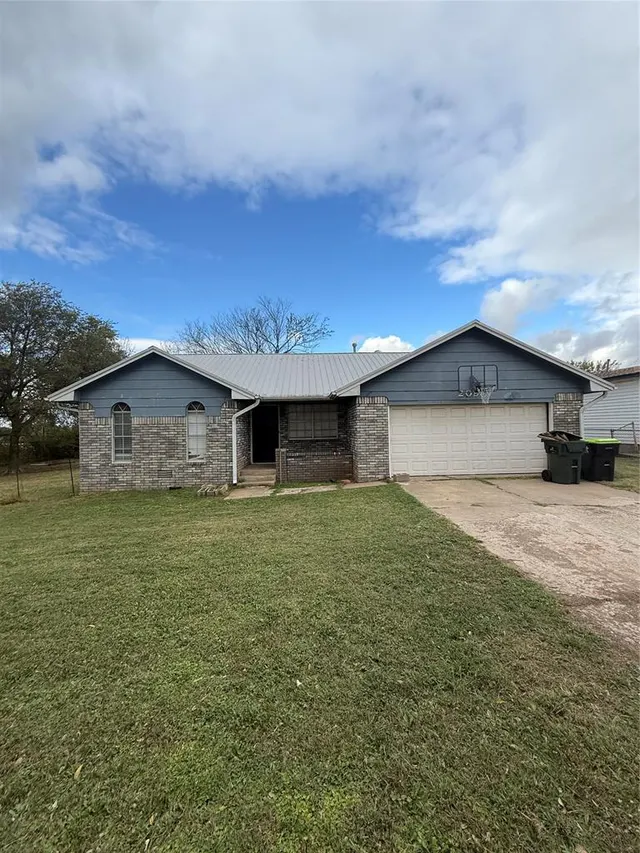 Front exterior — 209 W Park Street, Tecumseh, OK 74873