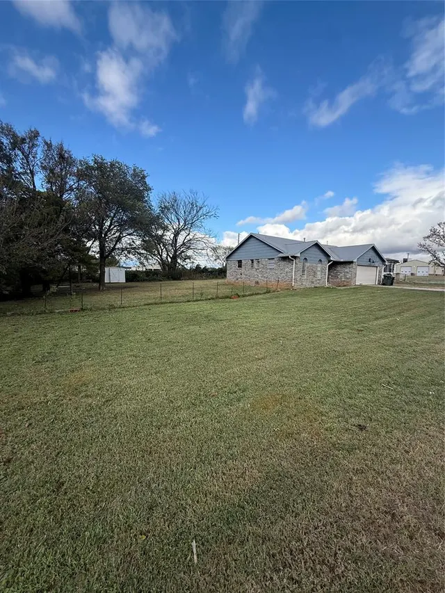 Photo 2 — 209 W Park Street, Tecumseh, OK 74873