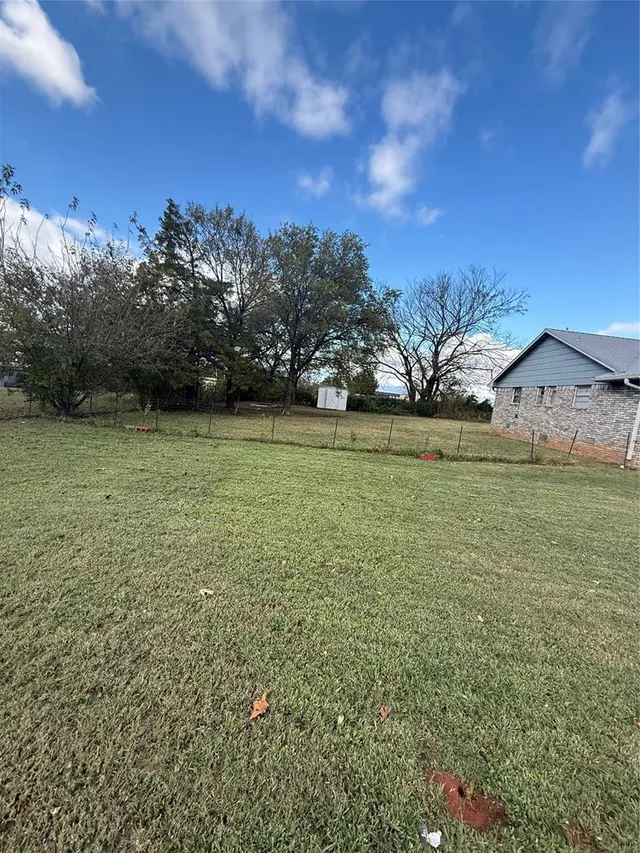 Photo 3 — 209 W Park Street, Tecumseh, OK 74873