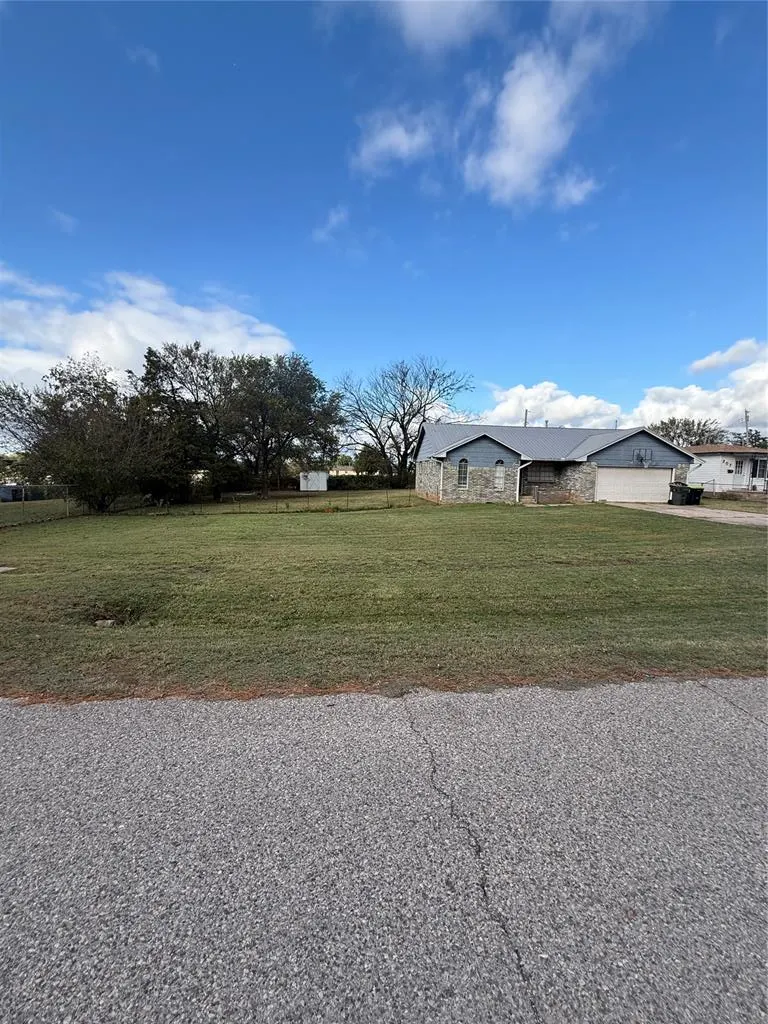 Photo 4 — 209 W Park Street, Tecumseh, OK 74873