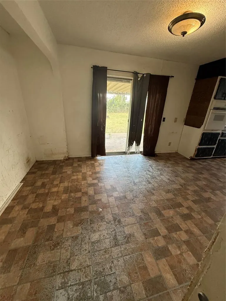 Photo 6 — 209 W Park Street, Tecumseh, OK 74873