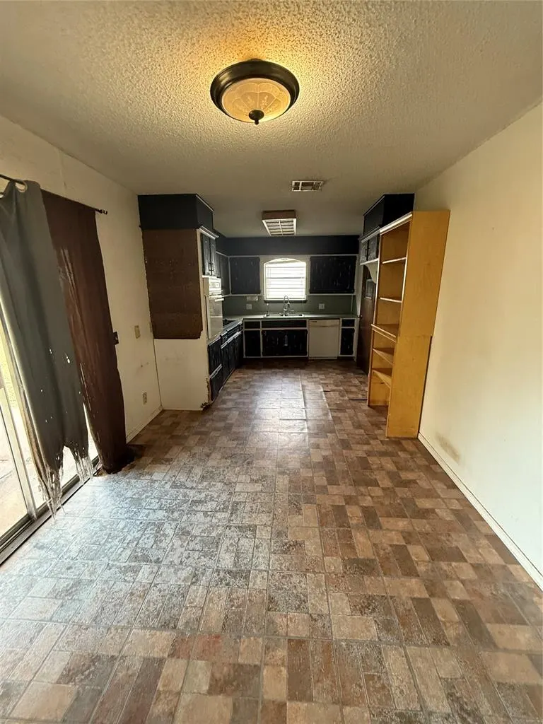 Photo 8 — 209 W Park Street, Tecumseh, OK 74873