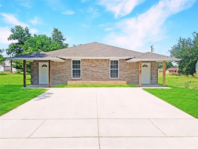 Front exterior — 410 NW Arlington Avenue A, Lawton, OK 73507