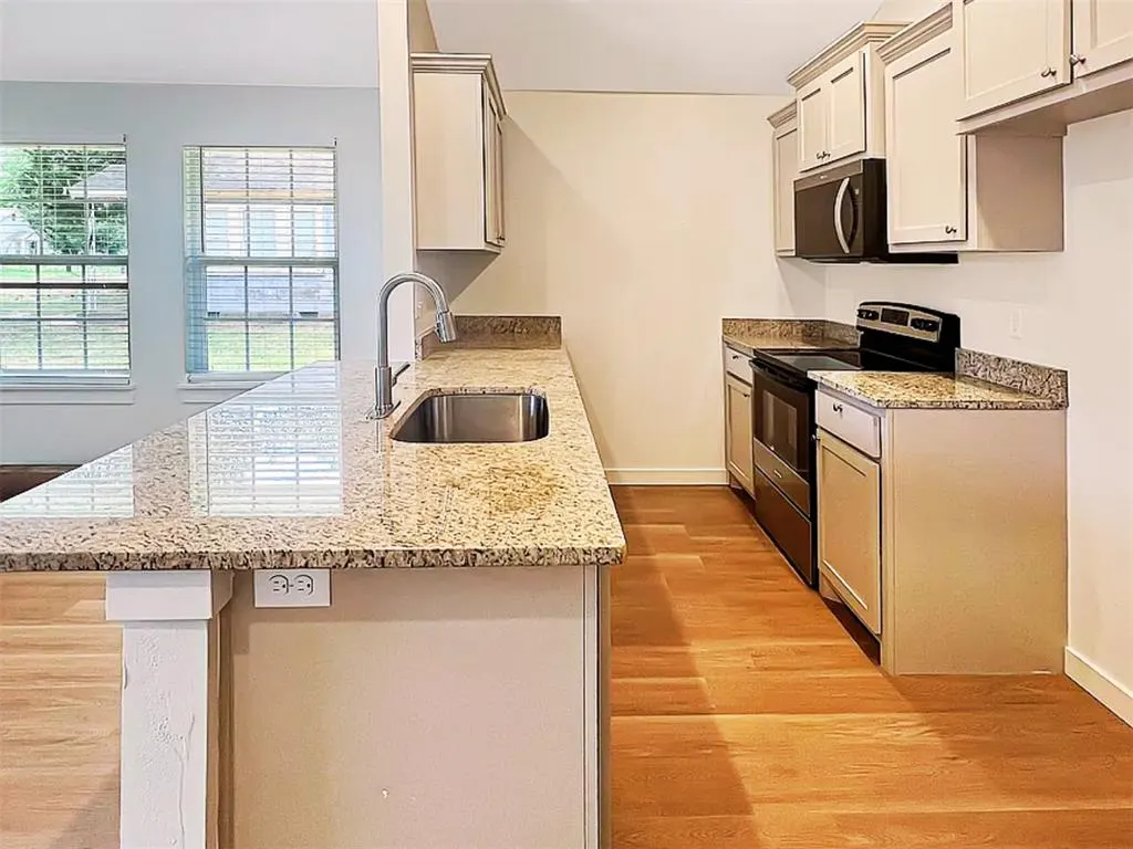 Photo 8 — 410 NW Arlington Avenue A, Lawton, OK 73507