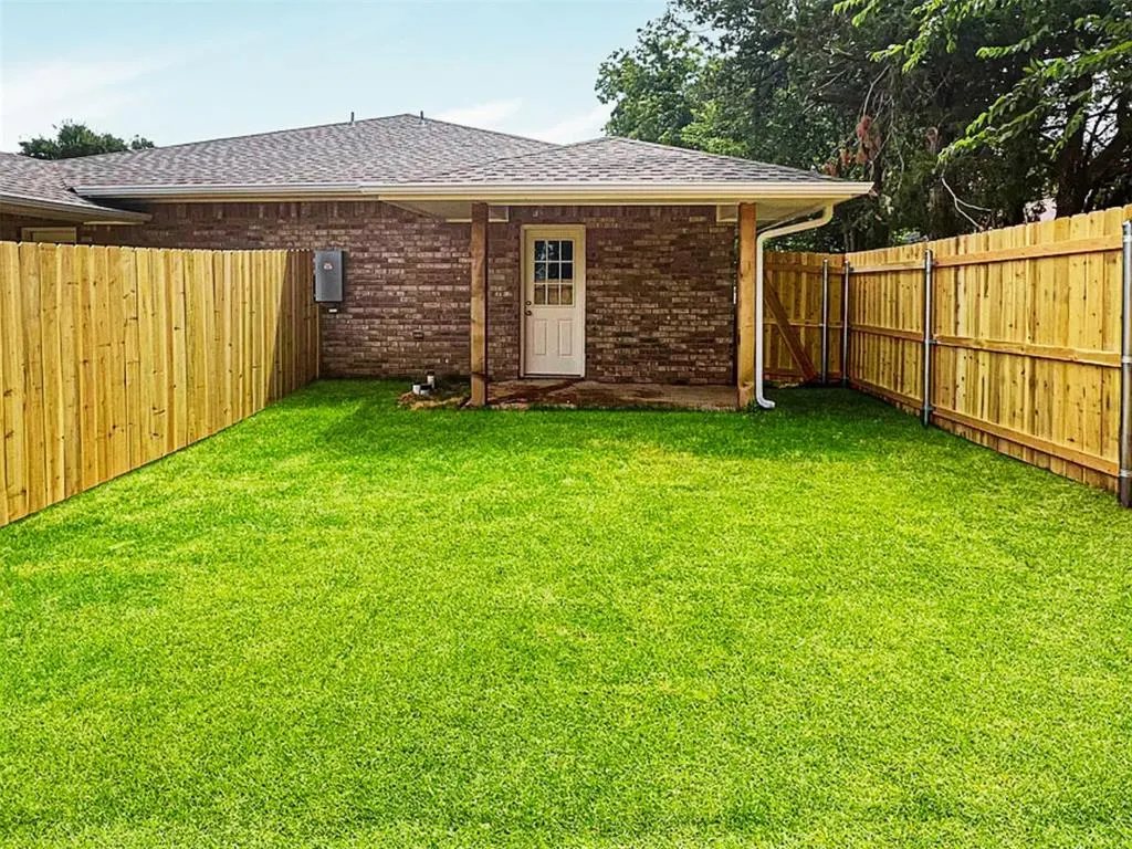 Photo 18 — 410 NW Arlington Avenue A, Lawton, OK 73507