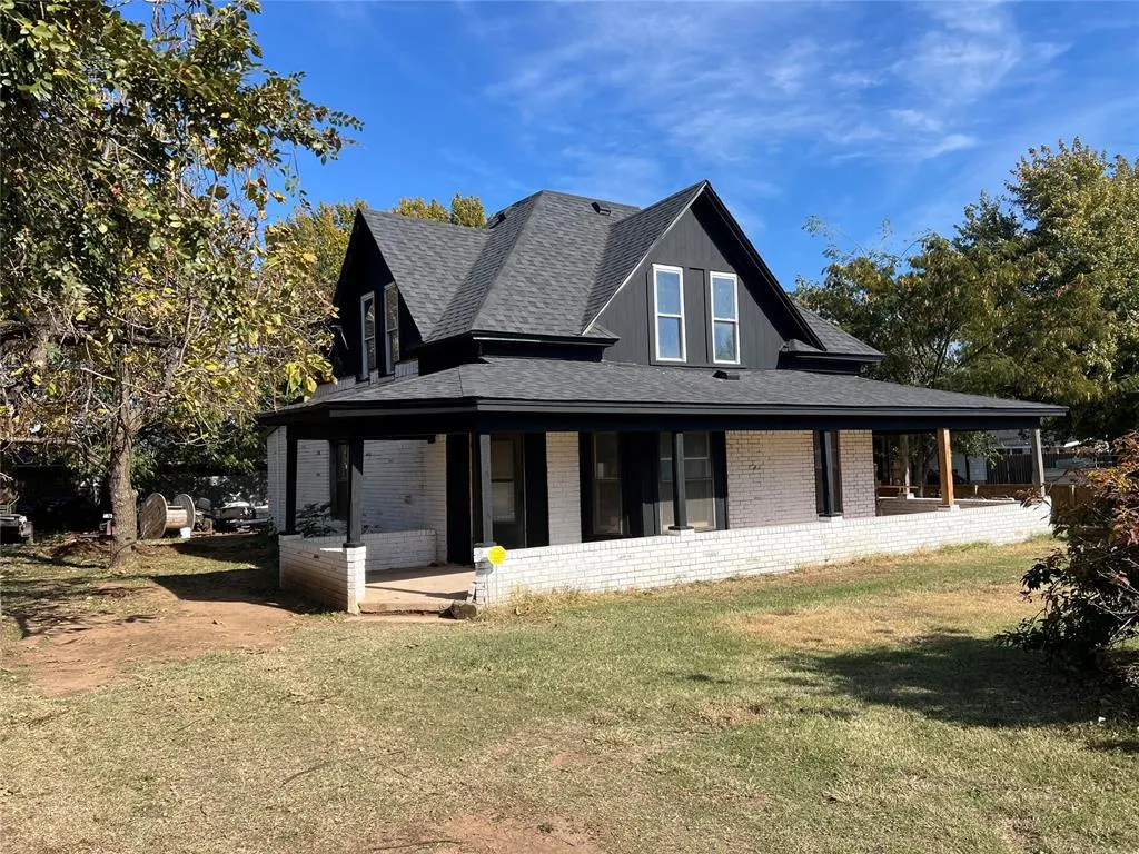 Front exterior — 306 E Elm Street, Hinton, OK 73047