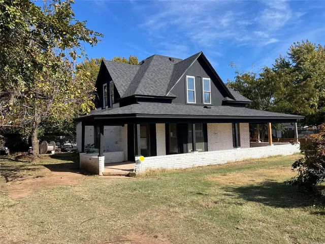 Front exterior — 306 E Elm Street, Hinton, OK 73047