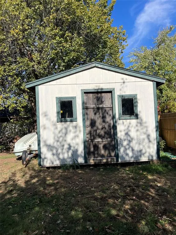 Photo 14 — 306 E Elm Street, Hinton, OK 73047