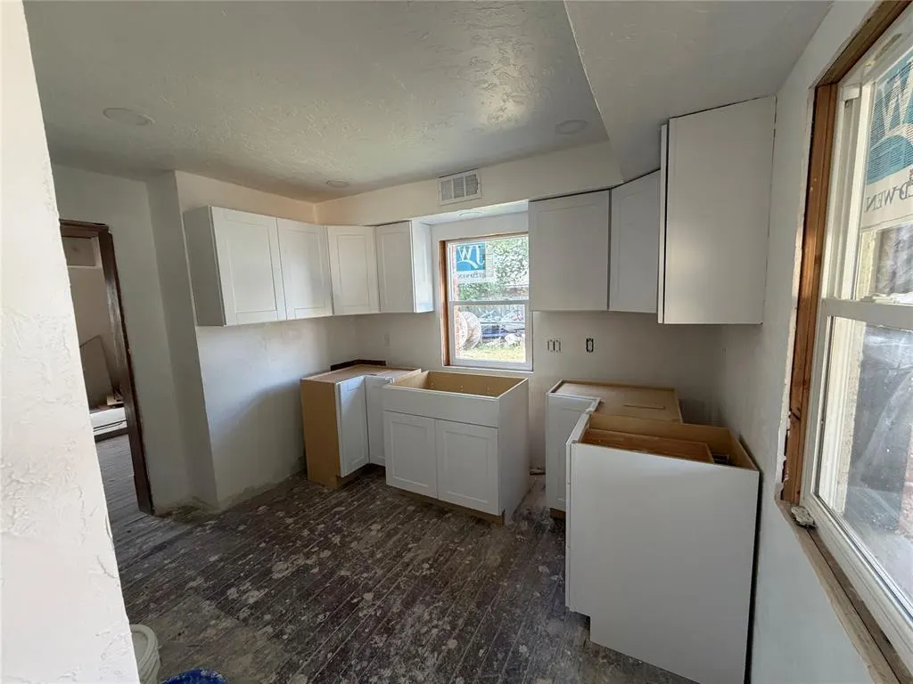 Photo 3 — 306 E Elm Street, Hinton, OK 73047