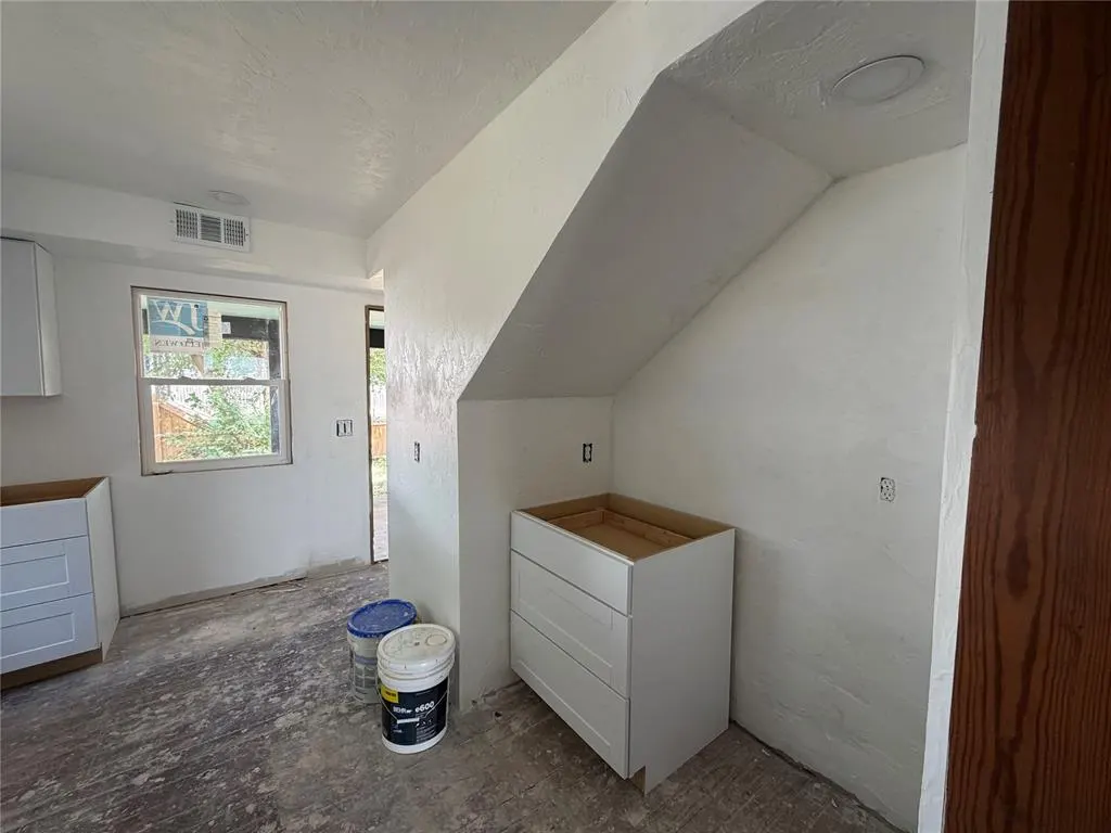 Photo 4 — 306 E Elm Street, Hinton, OK 73047