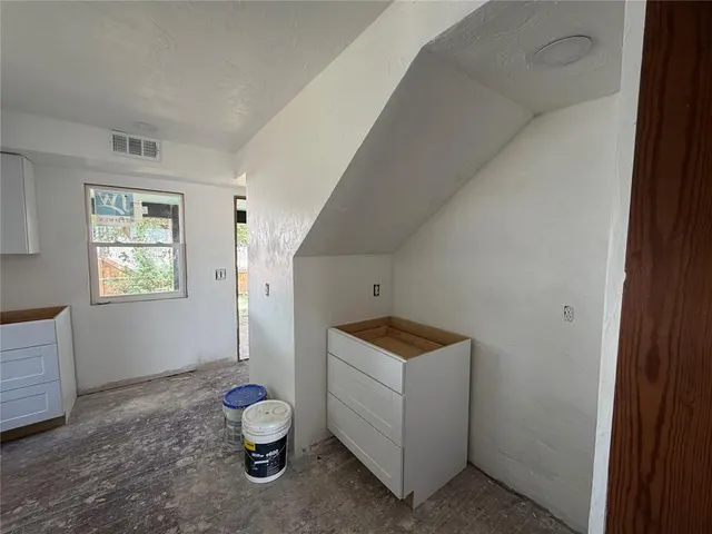 Photo 4 — 306 E Elm Street, Hinton, OK 73047