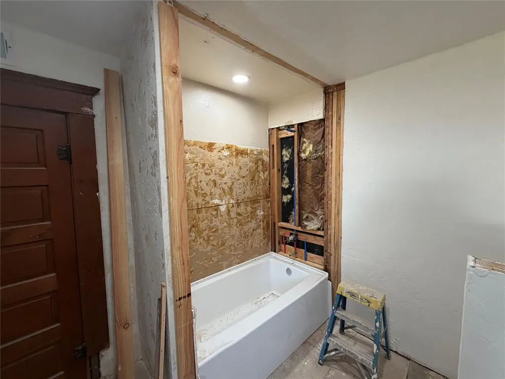 Photo 11 — 306 E Elm Street, Hinton, OK 73047