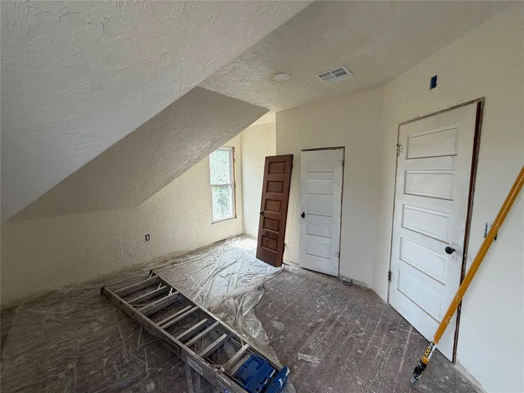 Photo 17 — 306 E Elm Street, Hinton, OK 73047