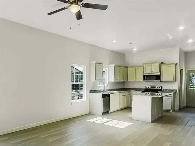 Photo 5 — 410 NW Arlington Avenue B, Lawton, OK 73507