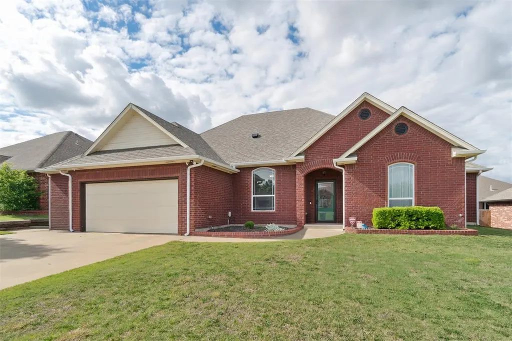 Photo 2 — 11423 Village Ave Avenue, Midwest City, OK 73130