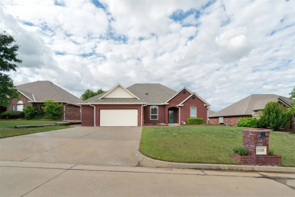 Photo 3 — 11423 Village Ave Avenue, Midwest City, OK 73130