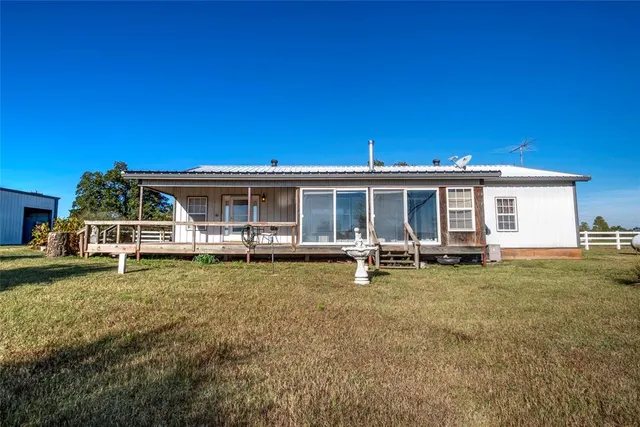 Photo 2 — 330701 E 1000 Road, Wellston, OK 74881