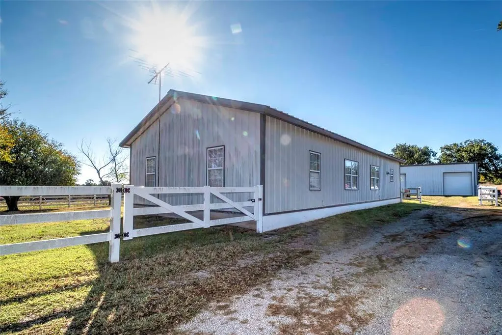 Photo 3 — 330701 E 1000 Road, Wellston, OK 74881