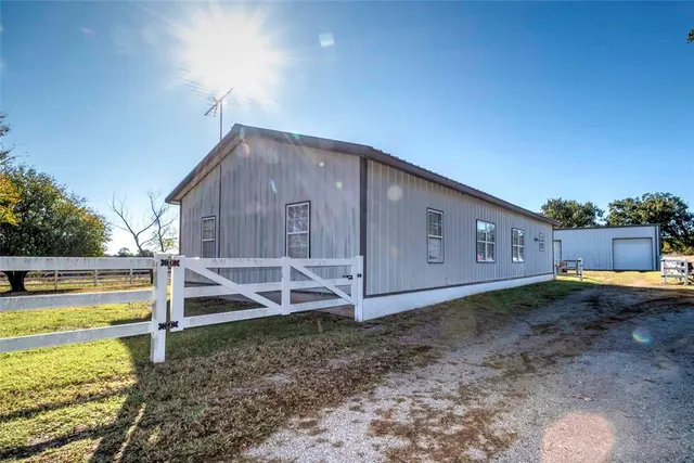 Photo 3 — 330701 E 1000 Road, Wellston, OK 74881