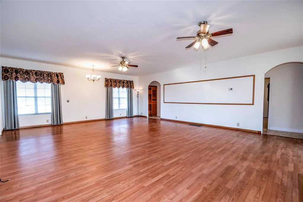 Photo 5 — 330701 E 1000 Road, Wellston, OK 74881