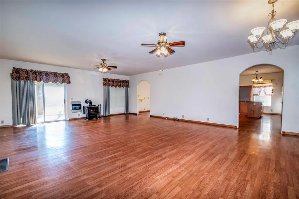 Photo 6 — 330701 E 1000 Road, Wellston, OK 74881
