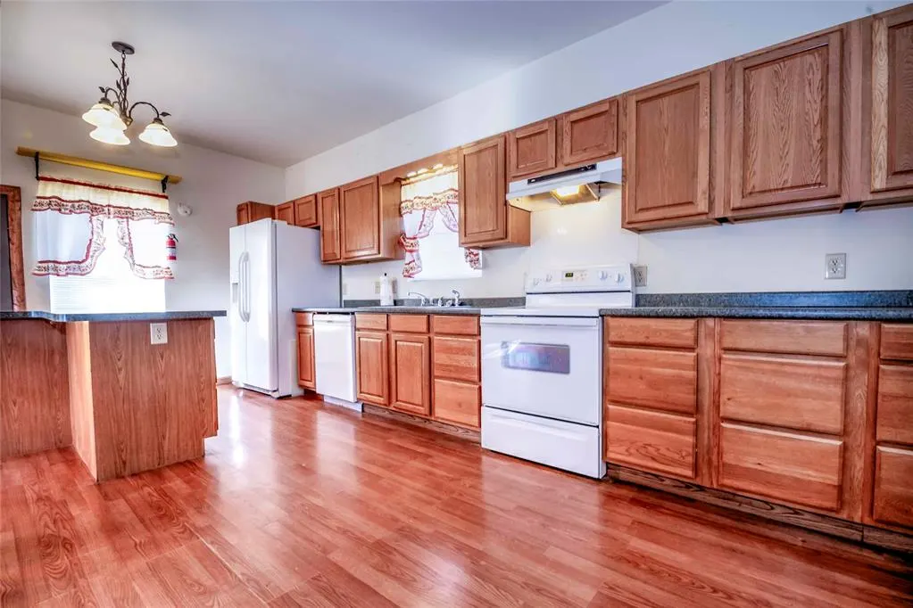 Photo 8 — 330701 E 1000 Road, Wellston, OK 74881