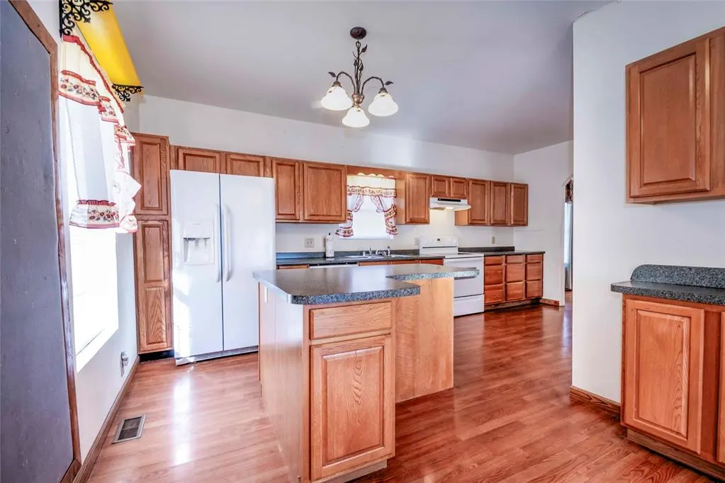 Photo 9 — 330701 E 1000 Road, Wellston, OK 74881
