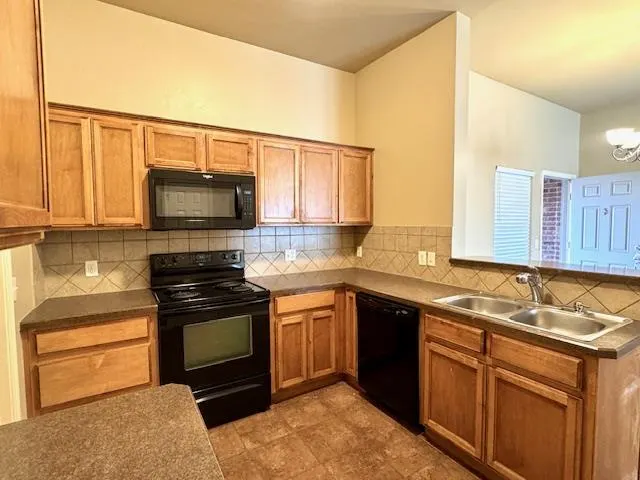 Photo 4 — 9500 SW 25th Street, Oklahoma City, OK 73128